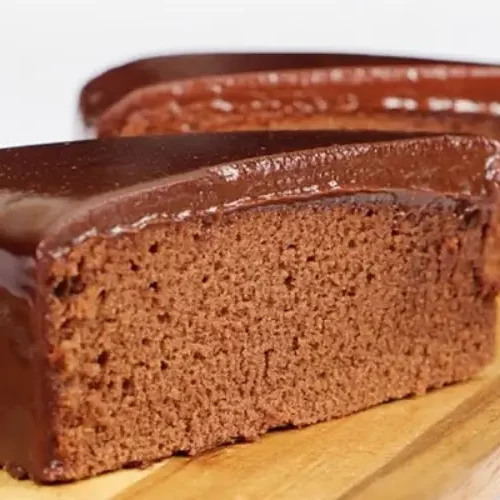 Receita de Bolo de Chocolate no Microondas com cobertura de chocolate