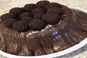 Receita de Bolo de chocolate com muita calda
