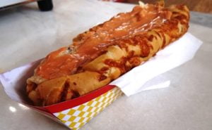 Receita de Cheesedog Acebolado com Bacon ao Molho Rosé