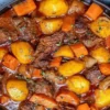 Ensopado de Carne Picada com Batatas e Cenouras