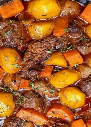 Ensopado de Carne Picada com Batatas e Cenouras