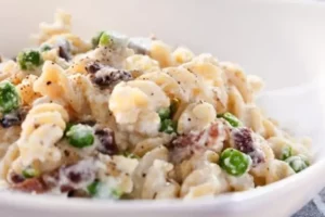 Receita de Fusilli com ricota bacon e ervilhas