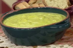 Receita de Receita Maionese de Abacate com Salada Mista