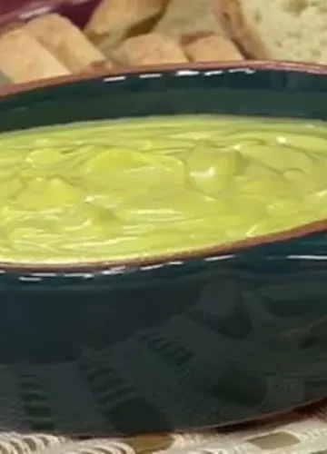 Receita de Receita Maionese de Abacate com Salada Mista