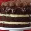 Receita de Naked Cake de Brigadeiro com Beijinho