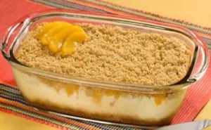 Receita de Pudim de Pêssego na Travessa com Bolacha Maria