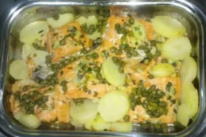 Receita de Salmão ao Forno com Molho de Manteiga com Alcaparras