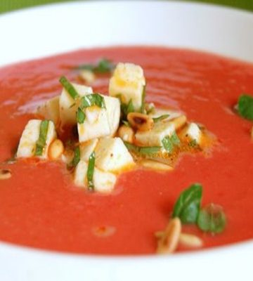 Receita de Sopa de Tomate com Mozzarella Fresca