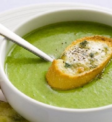 Receita de Sopa de Brócolis com Queijo Cheddar