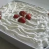 Receita de Torta de Brigadeiro Branco com Morango