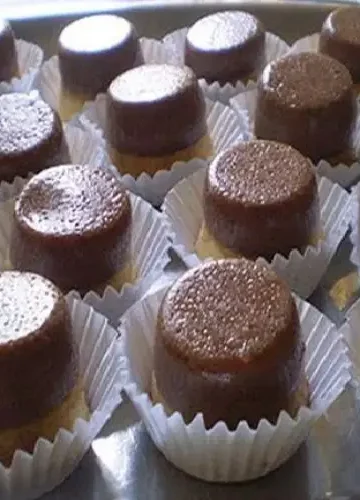 Receita de Mini Bolo Pudim de Morango com Chocolate