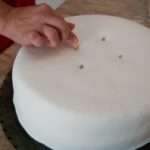 Como Fazer Pasta Americana e Decorar Bolos