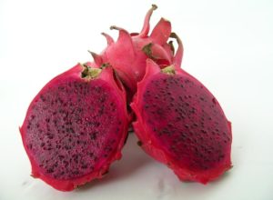 pitaya vermelha por dentro com pele rosa
