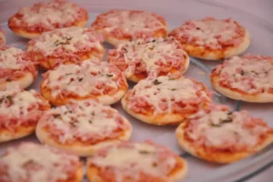 Receita de Mini Pizzas Cremosas