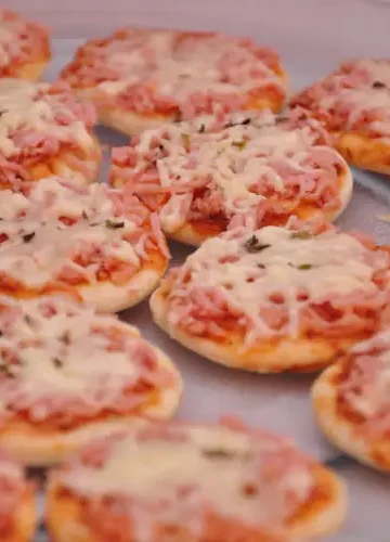 Receita de Mini Pizzas Cremosas