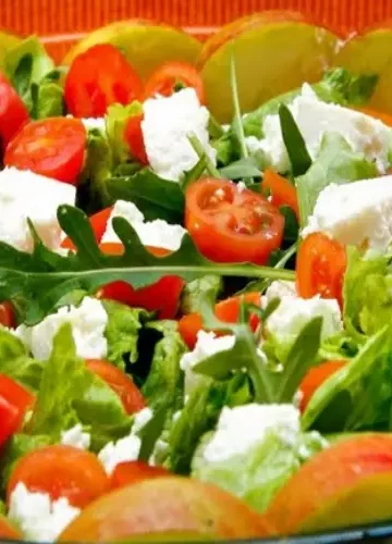 Receita de Salada de Alface com Laranja, Feijão e Queijo Feta